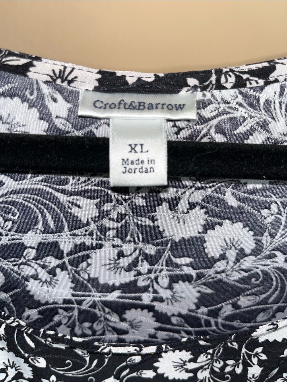 croft & barrow Black and White Floral Scoop Neck Short Sleeve Top - Picture 2 of 4